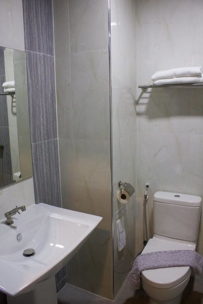 Hotel Trimm à Chanthaburi Extérieur photo