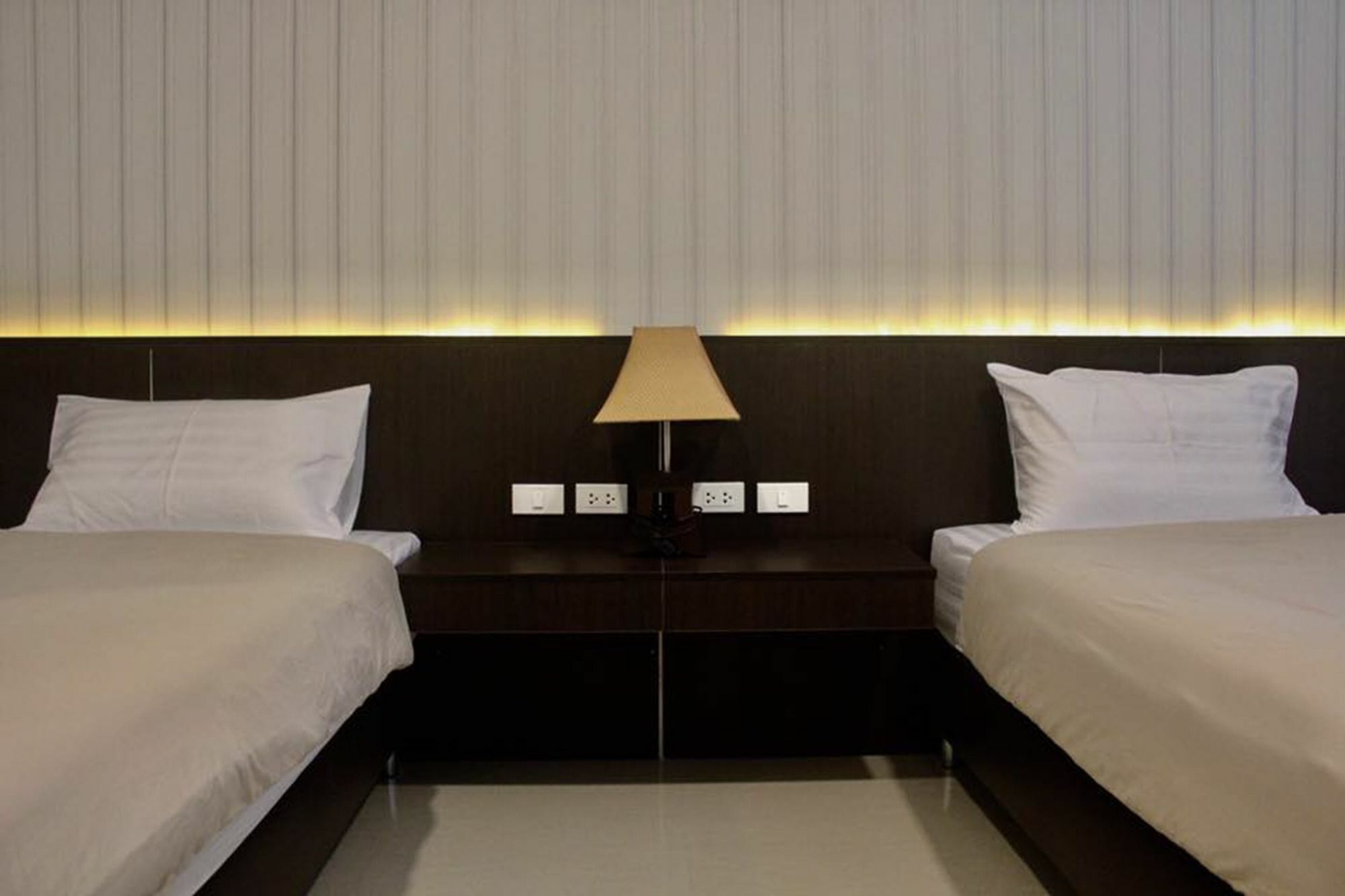 Hotel Trimm à Chanthaburi Extérieur photo