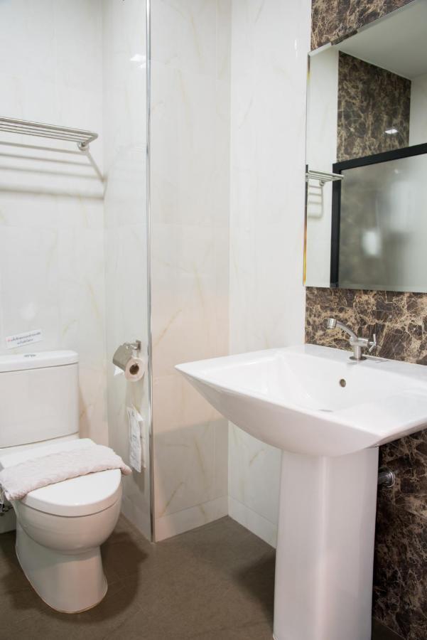 Hotel Trimm à Chanthaburi Extérieur photo