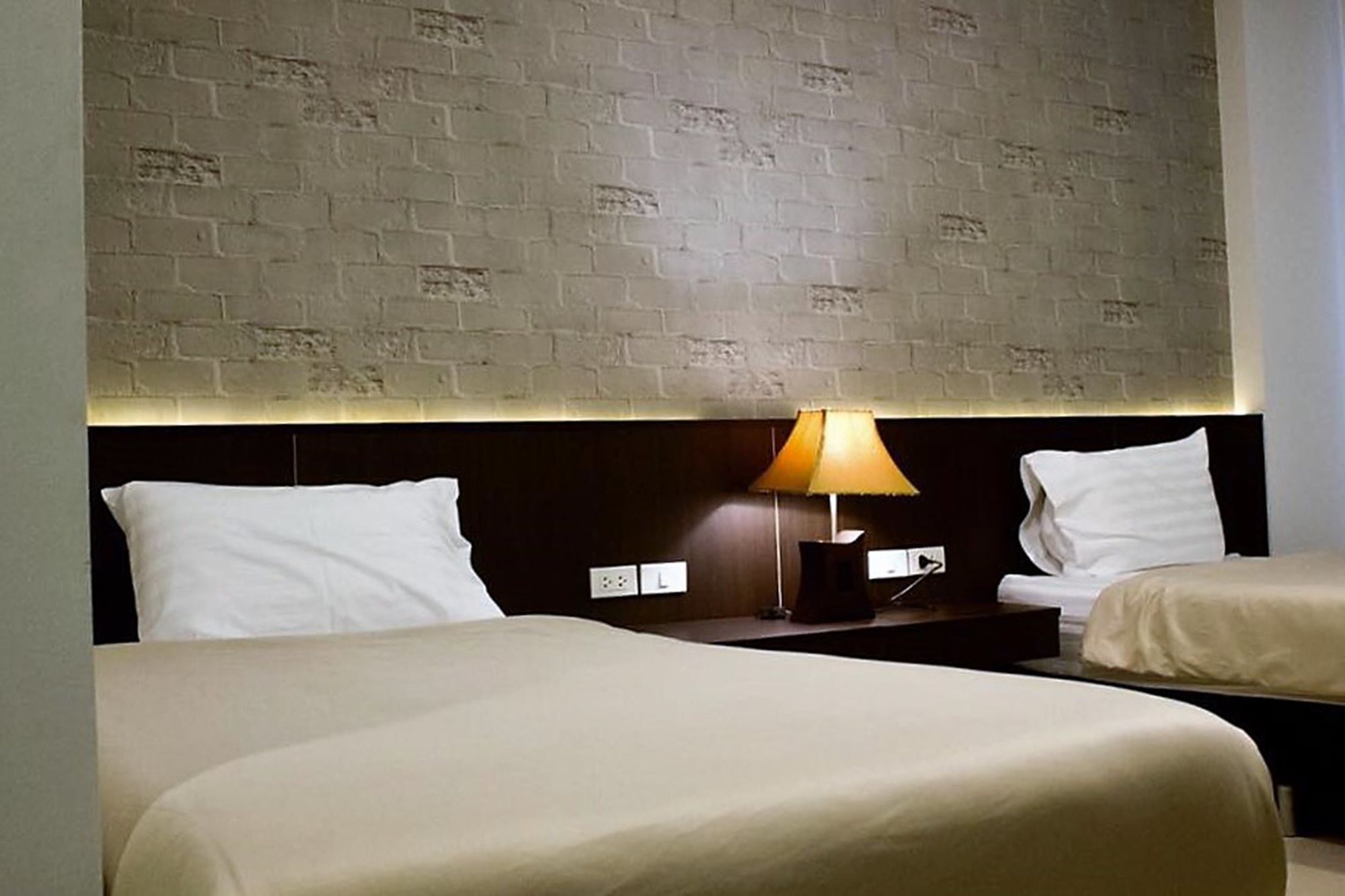 Hotel Trimm à Chanthaburi Extérieur photo
